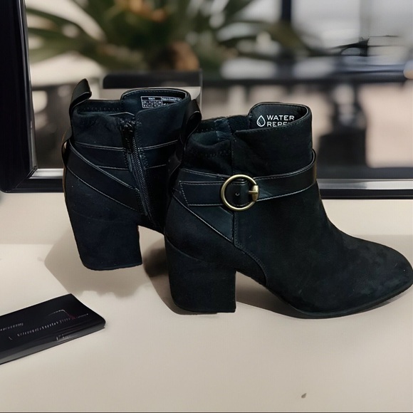 Vionic Women's Tenley Bootie Leather Suede Water Repellent Block/Square Toe - Picture 5 of 15